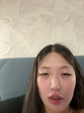 Snapshot of Aiko_Yumi chatting on 01/26/25, 04:09 Aiko Yumi online show from 01/26/25, 04:09