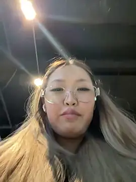 Snapshot of Aiko_Yumi chatting on 10/26/25, 06:30 Aiko Yumi online show from 10/26/25, 06:30