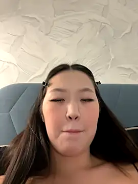 Snapshot of Aiko_Yumi chatting on 09/14/25, 10:10 Aiko Yumi online show from 09/14/25, 10:10