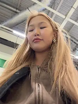 Aiko Yumi online show from 04/10/26, 03:41