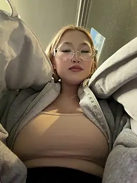 Aiko Yumi online show from 02/04/26, 05:41