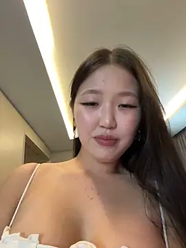 Snapshot of Aiko_Yumi chatting on 12/31/24, 11:42 Aiko Yumi online show from 12/31/24, 11:42