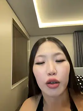 Snapshot of Aiko_Yumi chatting on 01/02/25, 09:50 Aiko Yumi online show from 01/02/25, 09:50