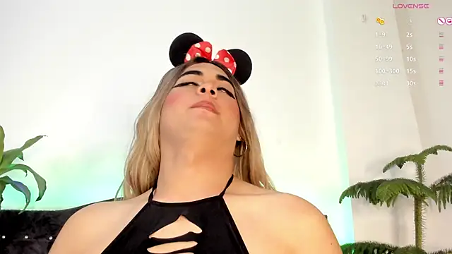 Snapshot of candy_canne__ chatting on 01/08/25, 08:18 candy canne online show from 01/08/25, 08:18