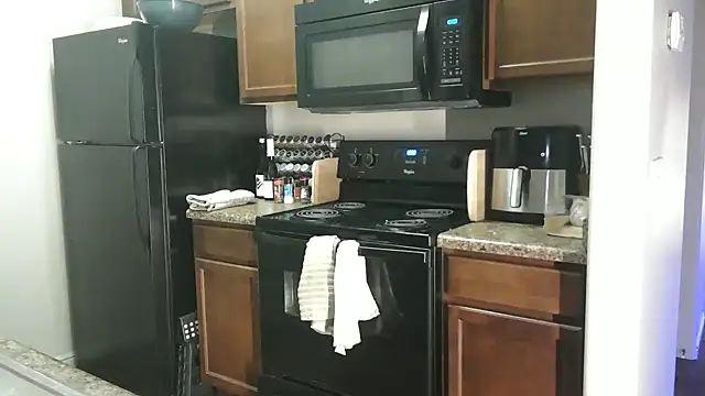 NatalieKneals online show from 02/12/25, 07:02