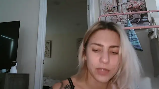 NatalieKneals online show from 10/27/25, 12:22