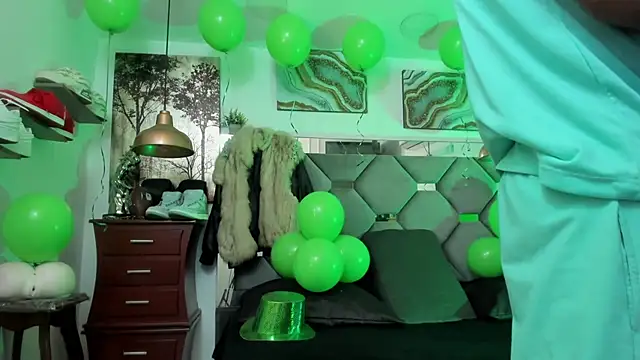 Snapshot of KING_FIT chatting on 03/18/25, 11:44 KING FIT online show from 03/18/25, 11:44