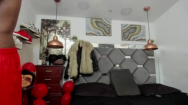 Snapshot of KING_FIT chatting on 09/13/25, 12:32 KING FIT online show from 09/13/25, 12:32