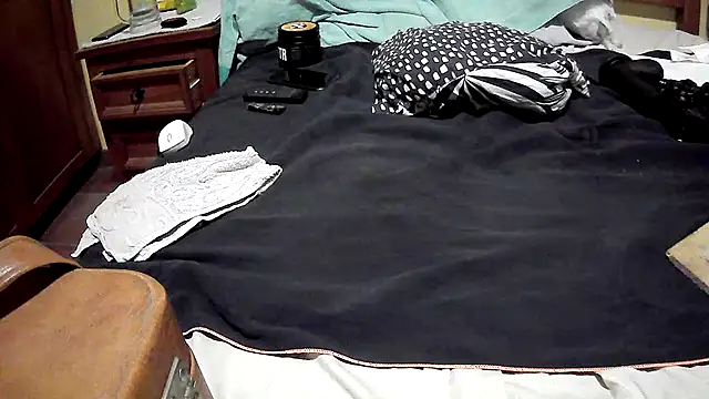 Snapshot of bigtoysssin chatting on 11/22/25, 03:27 bigtoysssin online show from 11/22/25, 03:27