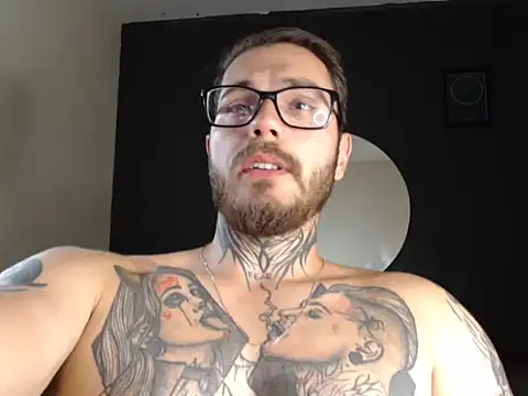 clark r online show from 10/07/25, 12:22