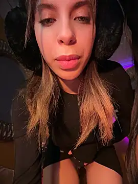 Snapshot of ORLA86 chatting on 11/16/25, 10:20 ORLA86 online show from 11/16/25, 10:20