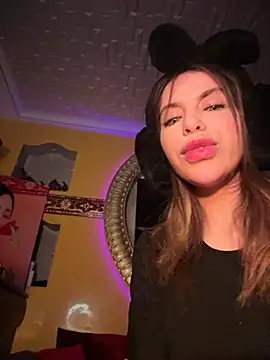 Snapshot of ORLA86 chatting on 11/15/25, 10:14 ORLA86 online show from 11/15/25, 10:14