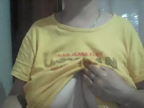 Snapshot of AnaXBerry chatting on 06/25/26, 06:24 AnaXBerry online show from 06/25/26, 06:24