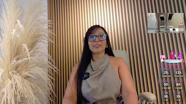 Snapshot of lulu_072 chatting on 06/19/26, 12:49 lulu 072 online show from 06/19/26, 12:49