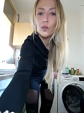 Snapshot of SexxyLiviaa chatting on 04/02/26, 05:47 SexxyLiviaa online show from 04/02/26, 05:47