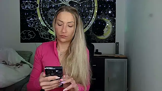 Snapshot of SexxyLiviaa chatting on 03/23/26, 04:01 SexxyLiviaa online show from 03/23/26, 04:01