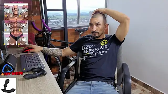 Snapshot of Marck_Muscle chatting on 06/07/26, 10:59 Marck Muscle online show from 06/07/26, 10:59