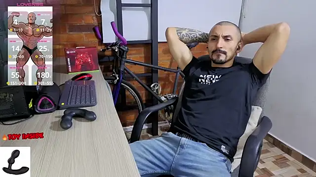 Snapshot of Marck_Muscle chatting on 06/07/26, 02:28 Marck Muscle online show from 06/07/26, 02:28