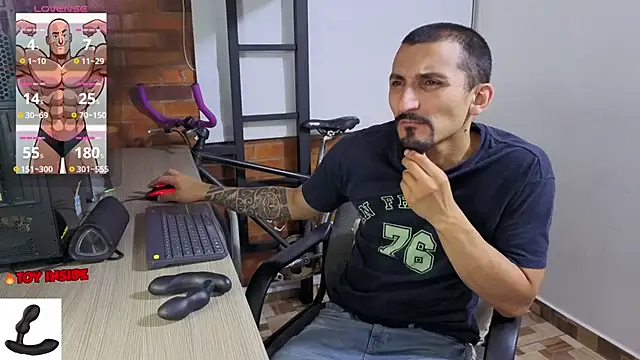 Snapshot of Marck_Muscle chatting on 06/27/26, 01:33 Marck Muscle online show from 06/27/26, 01:33