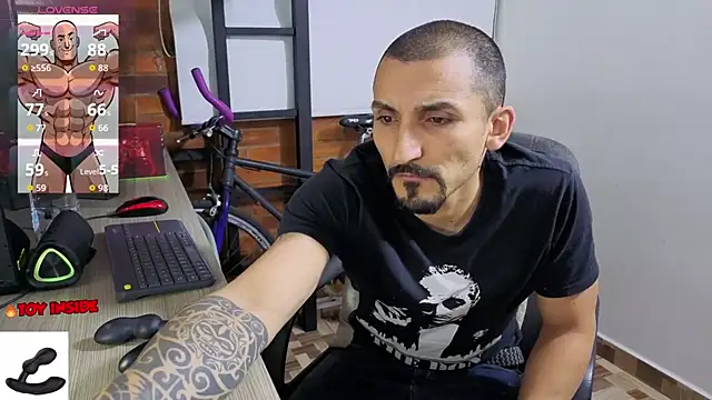 Snapshot of Marck_Muscle chatting on 06/15/26, 02:34 Marck Muscle online show from 06/15/26, 02:34