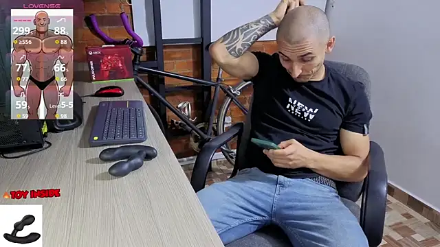 Marck Muscle online show from 05/11/26, 01:29
