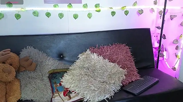 alondra darling online show from 12/15/25, 04:13