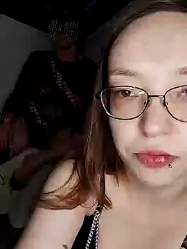 Isabella Geney online show from 02/10/25, 10:40