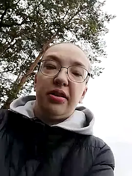 Isabella Geney online show from 10/09/25, 12:49