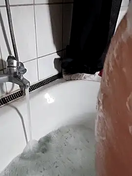 Isabella Geney online show from 11/10/25, 12:32