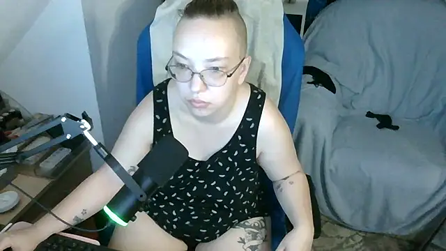 Isabella Geney online show from 06/30/26, 04:18