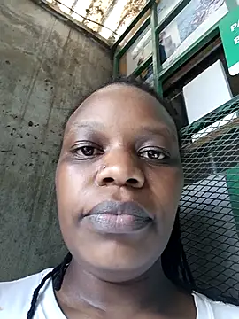 Snapshot of queen_arianna chatting on 11/08/25, 01:47 queen arianna online show from 11/08/25, 01:47