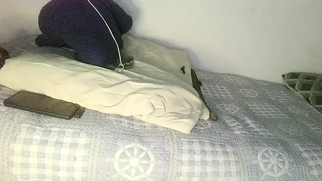 UncutToyBoy23cm online show from 09/28/25, 09:38