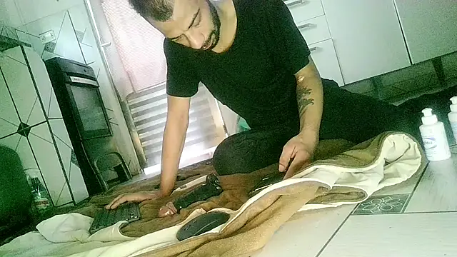 UncutToyBoy23cm online show from 10/21/25, 07:24