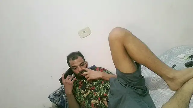 UncutToyBoy23cm online show from 10/18/25, 07:49