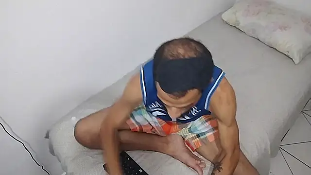 UncutToyBoy23cm online show from 03/03/25, 08:19