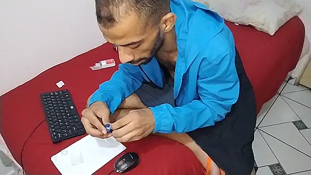 UncutToyBoy23cm online show from 03/11/25, 04:08