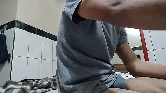 UncutToyBoy23cm online show from 05/18/26, 02:11