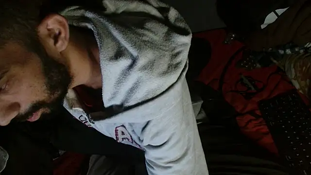 Snapshot of UncutToyBoy23cm chatting on 06/10/26, 07:04 UncutToyBoy23cm online show from 06/10/26, 07:04