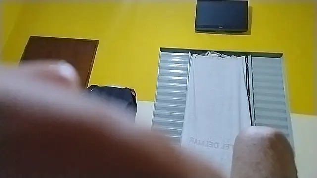 Snapshot of UncutToyBoy23cm chatting on 12/16/25, 01:48 UncutToyBoy23cm online show from 12/16/25, 01:48