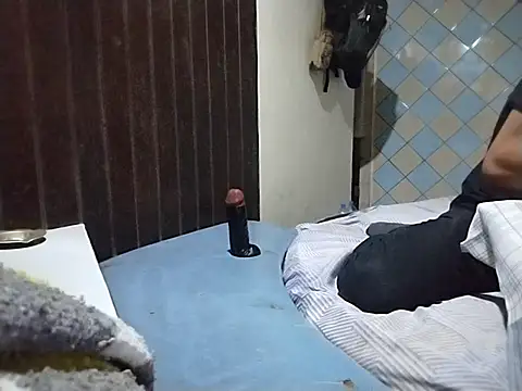 Snapshot of UncutToyBoy23cm chatting on 12/20/25, 12:35 UncutToyBoy23cm online show from 12/20/25, 12:35