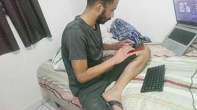 UncutToyBoy23cm online show from 11/02/25, 10:04