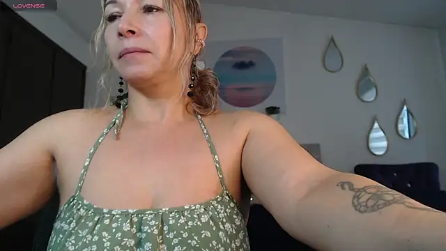 Snapshot of Ingridbergman chatting on 07/14/26, 01:17 Ingridbergman online show from 07/14/26, 01:17