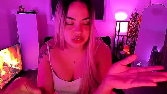 MelSaunders online show from 11/18/25, 12:26