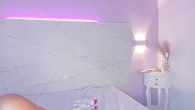 AbrilBrent online show from 11/06/25, 07:51