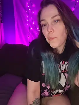 EverlyEster online show from 04/05/26, 08:10