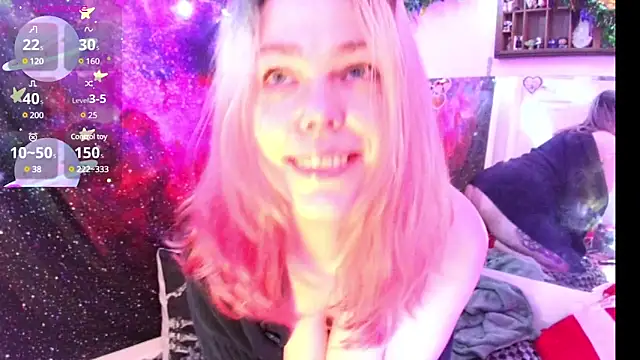 Snapshot of EverlyEster chatting on 12/07/24, 11:45 EverlyEster online show from 12/07/24, 11:45