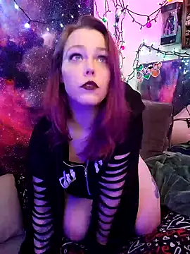 Snapshot of EverlyEster chatting on 01/30/25, 10:19 EverlyEster online show from 01/30/25, 10:19