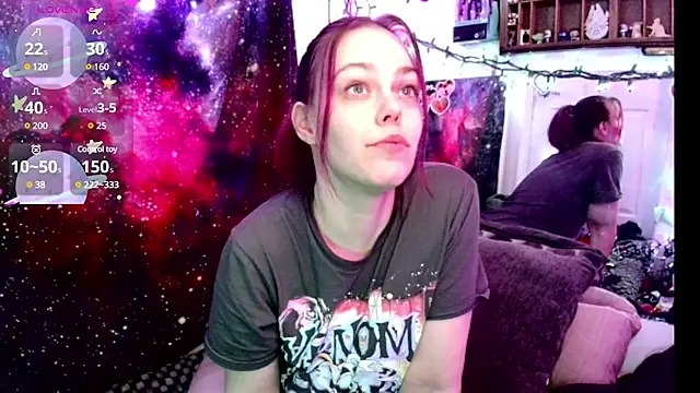 Snapshot of EverlyEster chatting on 01/19/25, 10:28 EverlyEster online show from 01/19/25, 10:28