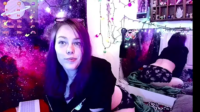 Snapshot of EverlyEster chatting on 02/28/25, 09:58 EverlyEster online show from 02/28/25, 09:58