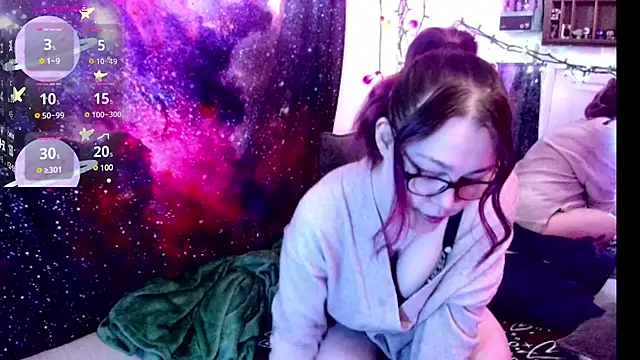 Snapshot of EverlyEster chatting on 02/02/25, 10:28 EverlyEster online show from 02/02/25, 10:28